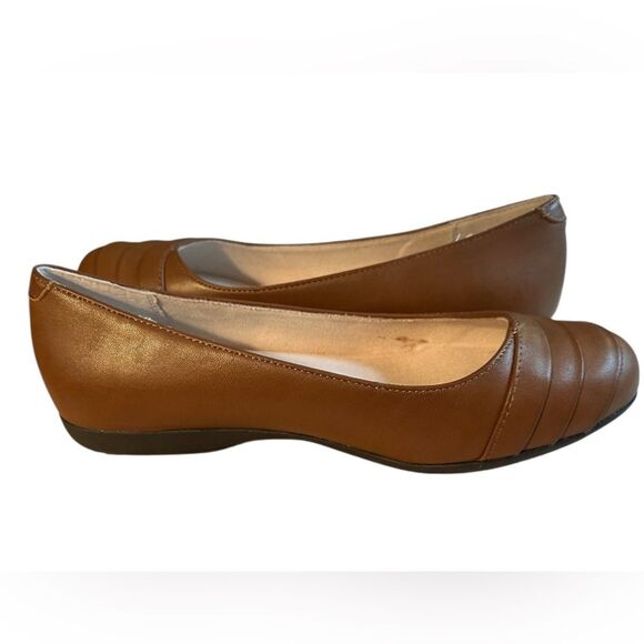 Cliffs by White Mountain Women's Clara Ballet Flats. Cognac Brown Size 8 Wide - Picture 5 of 8
